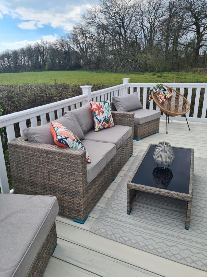 Beautiful 2 Bedroom Caravan, Holiday Park Tenby Saint Florence Exterior foto