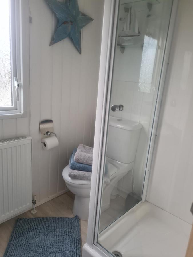 Beautiful 2 Bedroom Caravan, Holiday Park Tenby Saint Florence Exterior foto