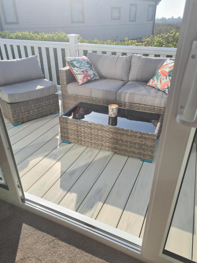 Beautiful 2 Bedroom Caravan, Holiday Park Tenby Saint Florence Exterior foto