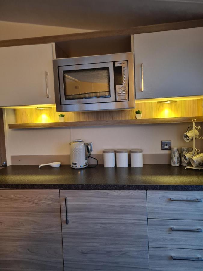 Beautiful 2 Bedroom Caravan, Holiday Park Tenby Saint Florence Exterior foto