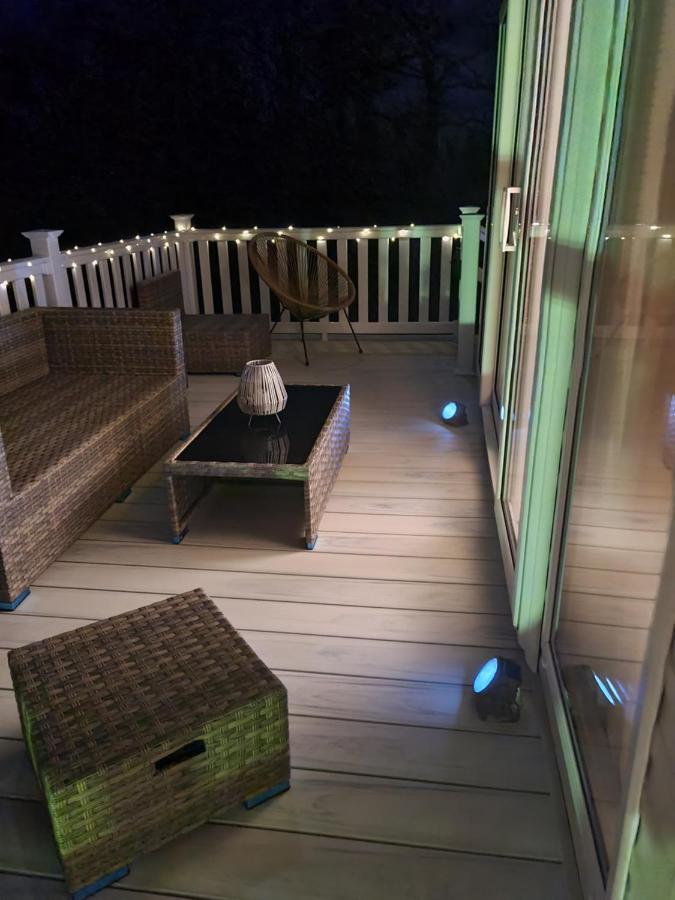 Beautiful 2 Bedroom Caravan, Holiday Park Tenby Saint Florence Exterior foto