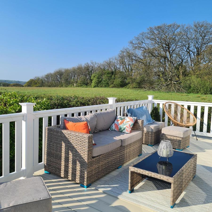 Beautiful 2 Bedroom Caravan, Holiday Park Tenby Saint Florence Exterior foto