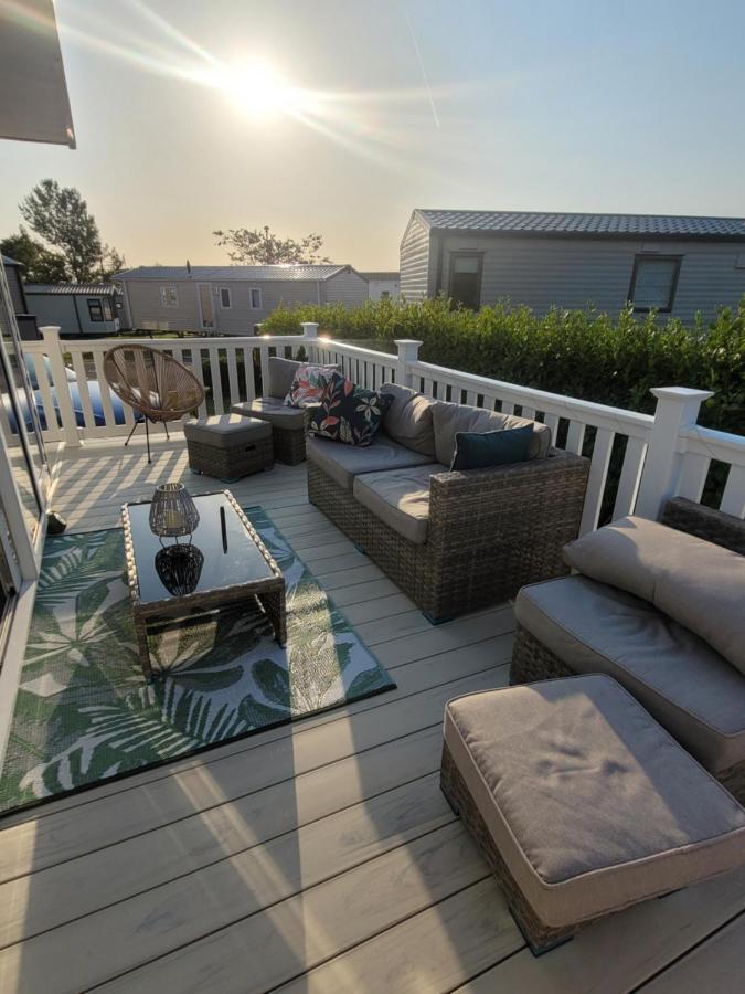 Beautiful 2 Bedroom Caravan, Holiday Park Tenby Saint Florence Exterior foto