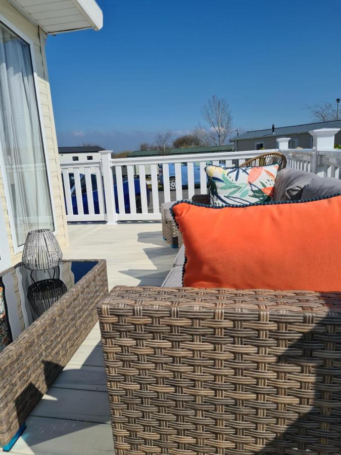 Beautiful 2 Bedroom Caravan, Holiday Park Tenby Saint Florence Exterior foto