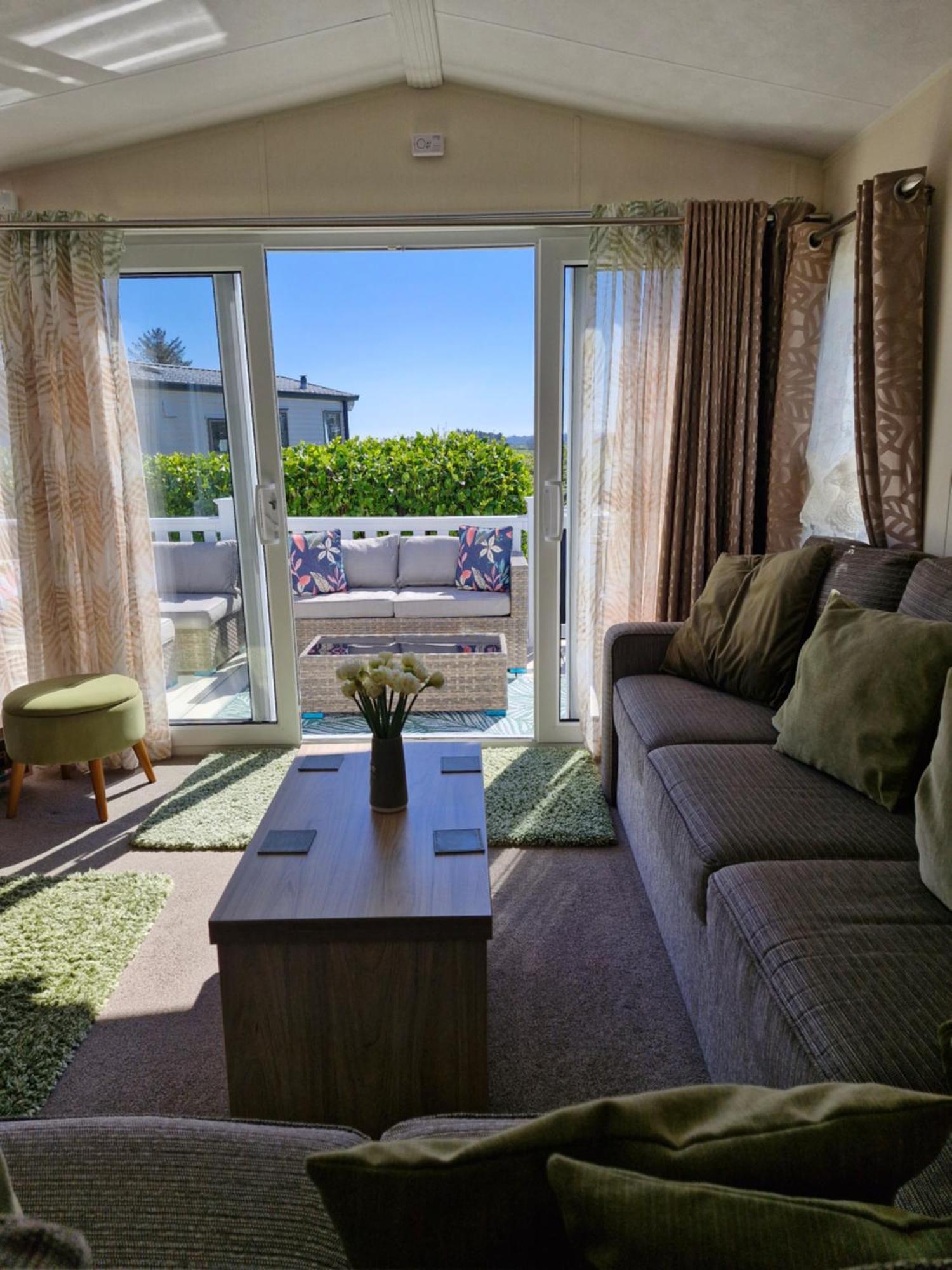 Beautiful 2 Bedroom Caravan, Holiday Park Tenby Saint Florence Exterior foto